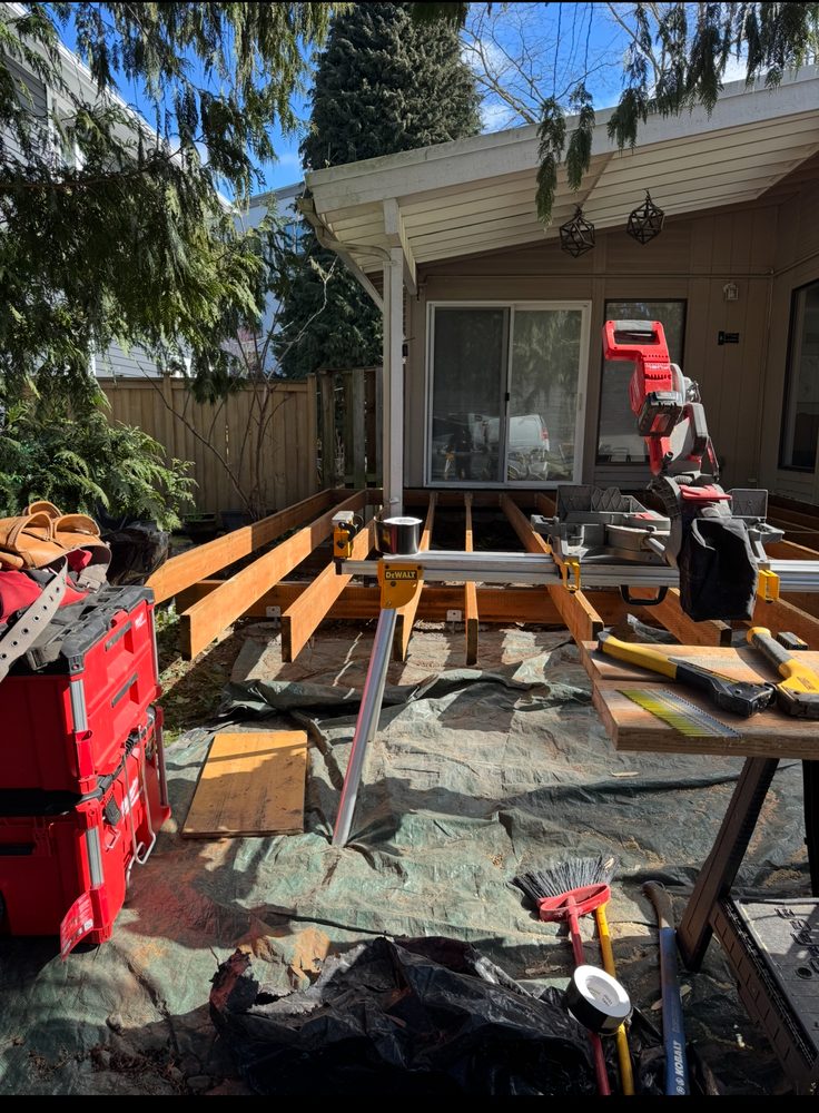 Composite Deck Builder in Seattle